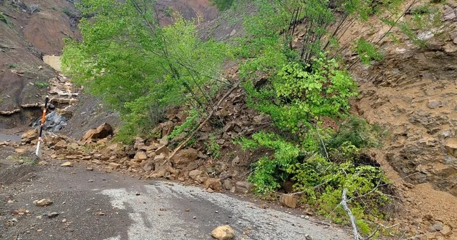 Kastamonu da heyelan sebebiyle 5 köye ulaşım sağlanan yol kapandı Kastamonu Haberleri