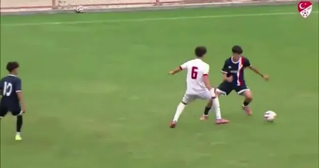 Efsane futbolcunun oğlu babasının izinde! Çalımları ve golü gündem oldu