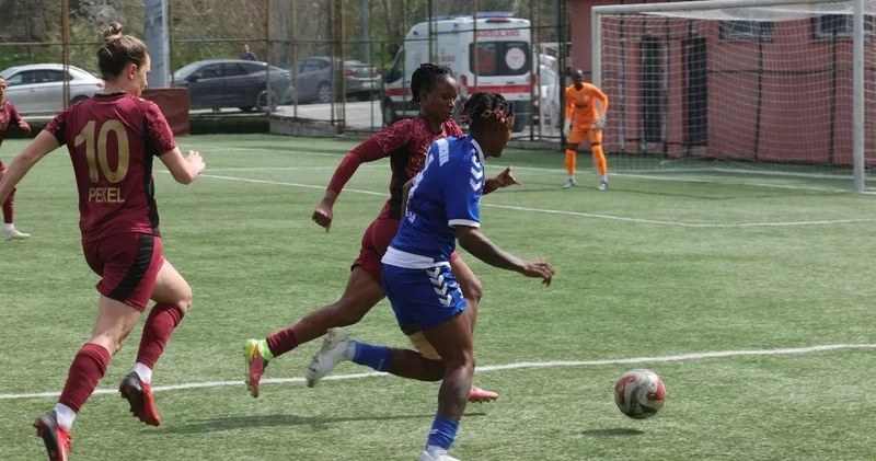 Galatasaray takıldı: Kırmızı kartlar havada uçuştu
