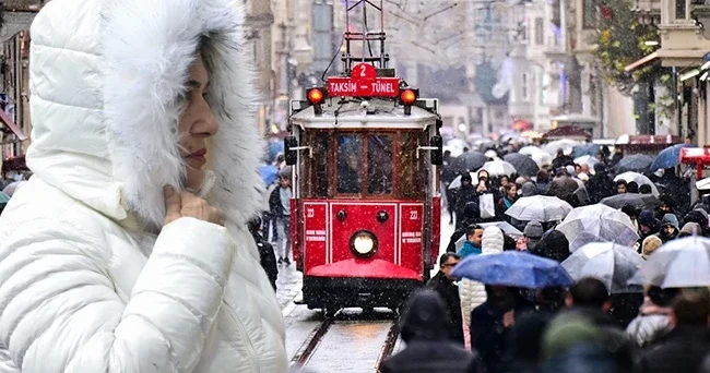 Kış geri geldi: Hava 10 derece birden soğuyacak Meteoroloji saat verdi: Gök gürültülü sağanak yağış ve fırtına geliyor...