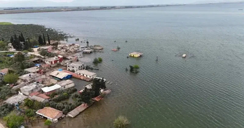 Kuraklıktan sular altına: Hatay da aşırı yağışlar iki köyü yuttu