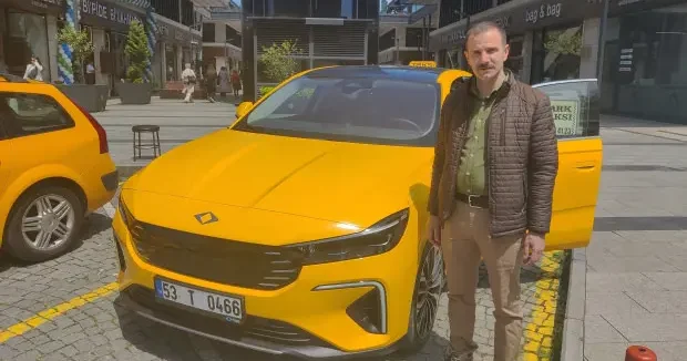 Rize haberleri Çocukların favorisi oldu: Rize nin ilk Togg T10F taksisi hizmete 02 Mayıs 2026