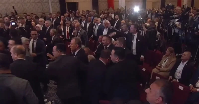 İmamoğlu nun mektubu okundu: Ortalık karıştı! AK Partililer ile CHP liler birbirine girdi