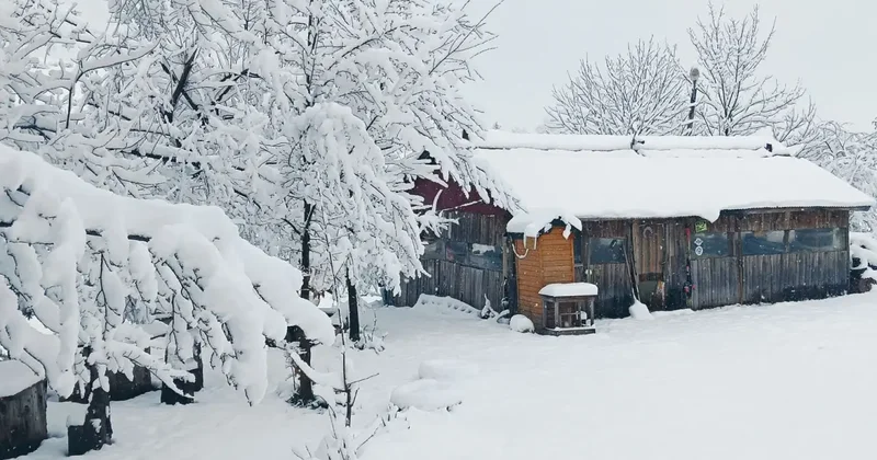 Mayıs ayında lapa lapa kar yağdı! Kalınlığı 25 santimetreye kadar ulaştı