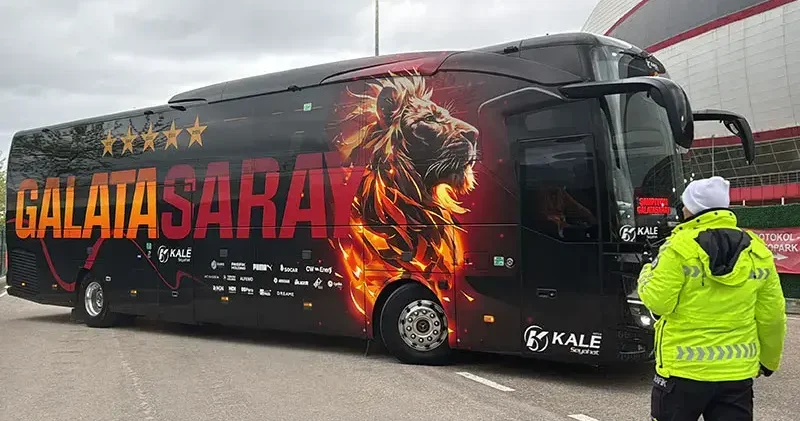Samsunspor ve Galatasaray stadyuma geldi