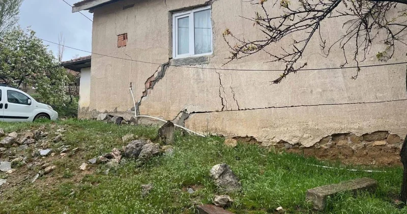 Şiddetli yağış toprağı yardı: 9 yapı hasarlı, 1 ev tamamen kullanılamaz!