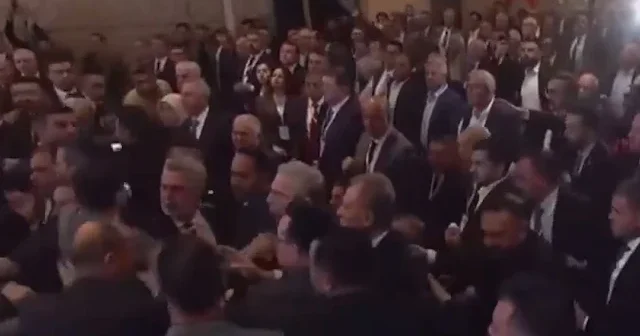 TBB seçimlerinde kavga çıktı: CHP liler AK Partili belediye başkanına saldırdı VİDEO İZLE