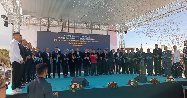 Tarım ve Orman Bakanı Yumaklı: Eğer üretim gücünüz yoksa aslında elinizdeki imkanların çok da önemli olmadığını gösteriyor Değerlendirme sonunda 4 bin 351 kardeşimiz ilk etabın hak sahibi oldu Van Haberleri