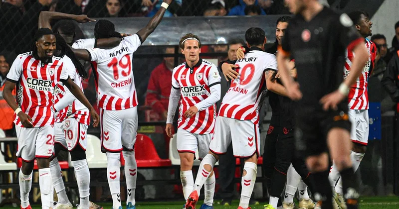 Galatasaray a Samsun da soğuk duş! Fenerbahçe ile puan farkı 4 e indi