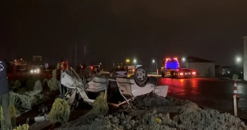 Araçlar kavşakta birbirine girdi: 2 si ağır 4 yaralı