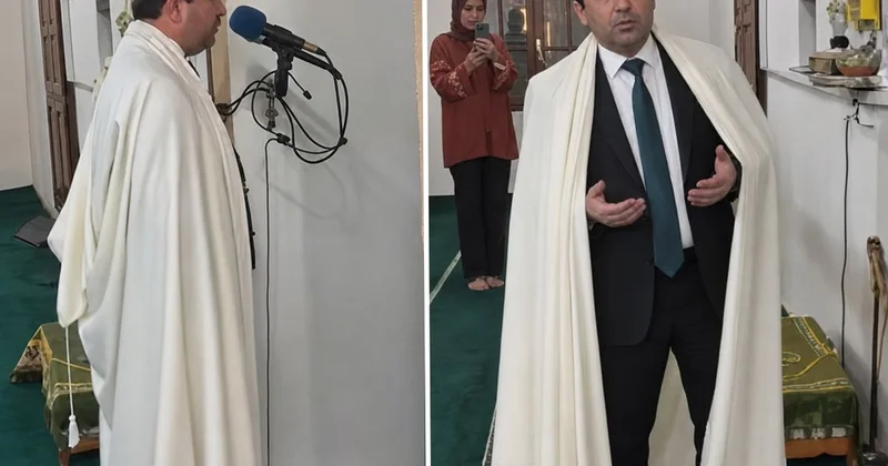 Türk Büyükelçi Cezayir Cumhurbaşkanının köyünde ezan okudu