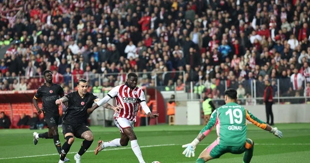 Trendyol Süper Lig: Samsunspor: 0 Galatasaray: 1 (Maç devam ediyor) Samsun Haberleri