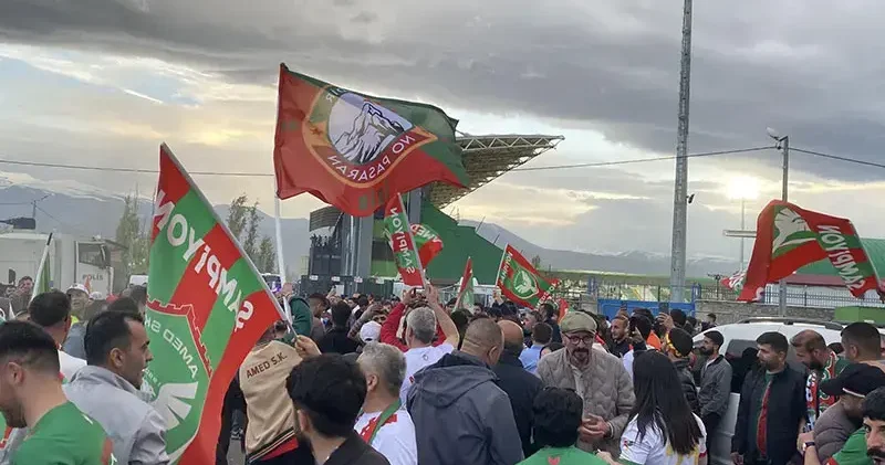 Amed Sportif Faaliyetler taraftarlarından Iğdır’da Süper Lig kutlaması