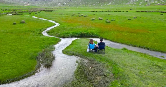 Niğde de yağışlarla canlanan Ketençimen Yaylası doğaseverlerin gözdesi oldu Niğde Haberleri