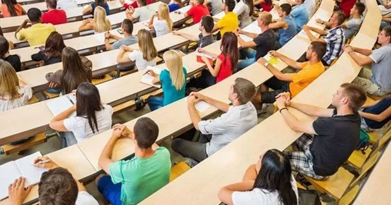 Her iki kişiden biri üniversite mezunu oldu