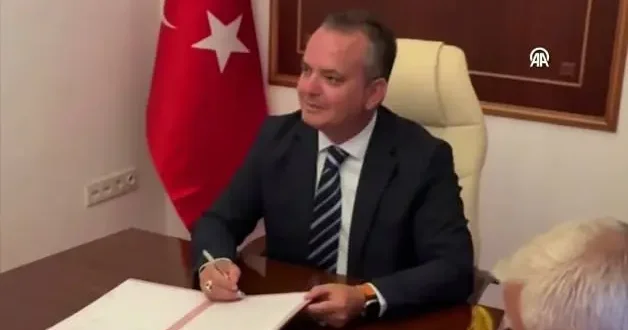 Annesine verdiği sözü tuttu, 500 milyon liralık mülkünü eğitime bağışladı