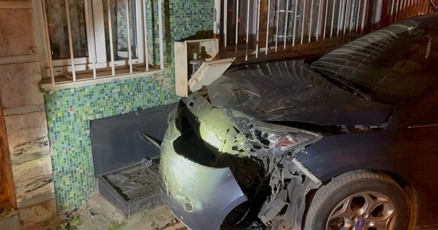 Alkollü sürücünün çarptığı araç doğalgaz kutusunu patlattı: Mahalleli sokağa döküldü Bursa Haberleri