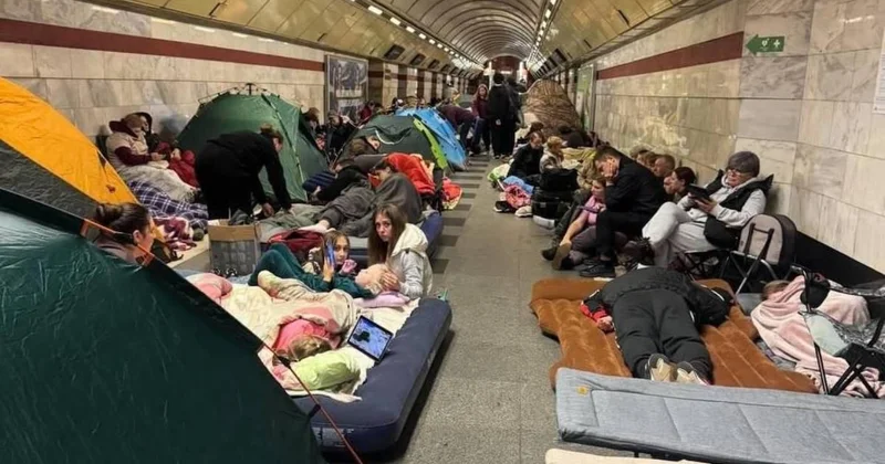 Şehirleri alev alev yanarken metrolar kamp alanı oldu Sözcü Gazetesi