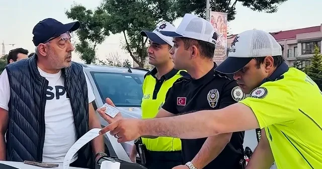 Denetim noktasını görünce ters yöne daldı: Polisten kaçan sürücü yediği cezayı görünce şok oldu VİDEO İZLE