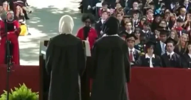 Harvard Üniversitesi nin mezuniyet töreninde Kur an ı Kerim tilavet edildi VİDEO İZLE