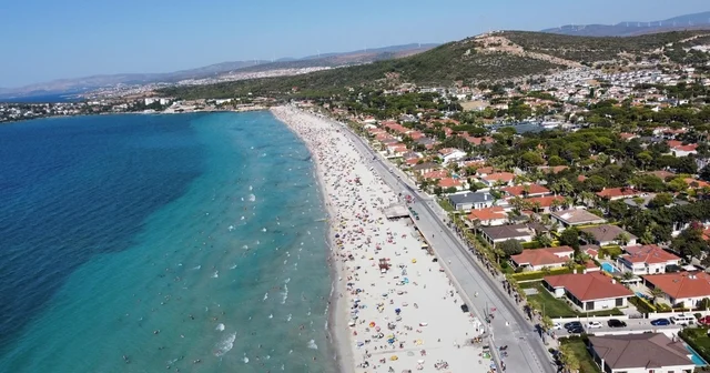Çeşme de bayram tatilinde nüfus 1 milyona dayandı, yüz binlerce araç akın etti İzmir Haberleri