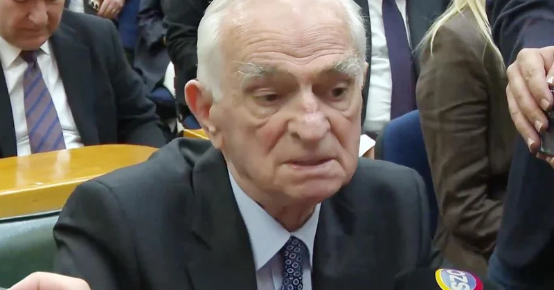 16 yıl sonra bir ilk! CHP Grup Toplantısı na katılan Önder Sav, Kılıçdaroğlu na tepki gösterdi
