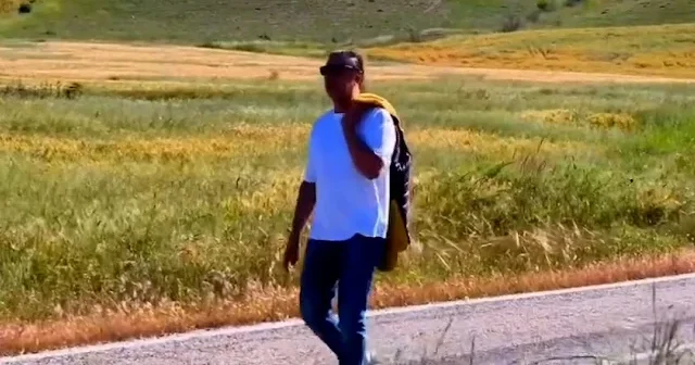 Şarkıcı Çelik salavat getirip ettiği duayla gönüllere dokudu VİDEO İZLE