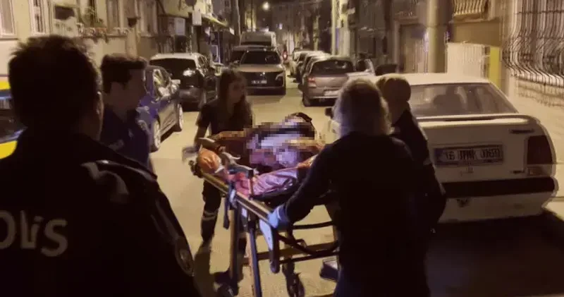 Önce annesini ardından kendini bıçakladı
