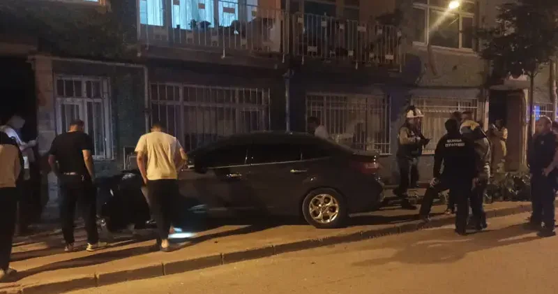 Cipin çarptığı otomobil savrularak doğal gaz kutusuna hasar verdi; binalar tahliye edildi