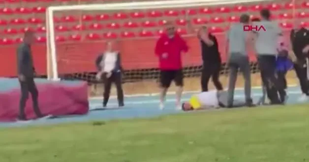 Şiddet gören öğretmenin ağabeyinden eski eşe stadyumda meydan dayağı