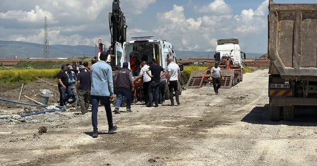 Çorum da toprak altında kalan işçiyi arkadaşları kurtardı Çorum Haberleri