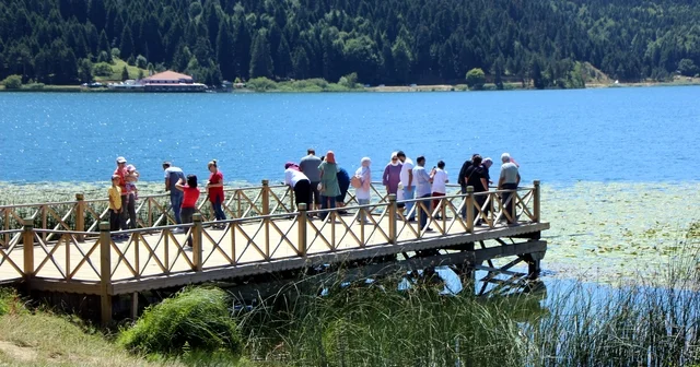 Bayramda Abant Gölü ile Yedigöller ve Gölcük tabiat parklarını binlerce kişi ziyaret etti Bolu Haberleri