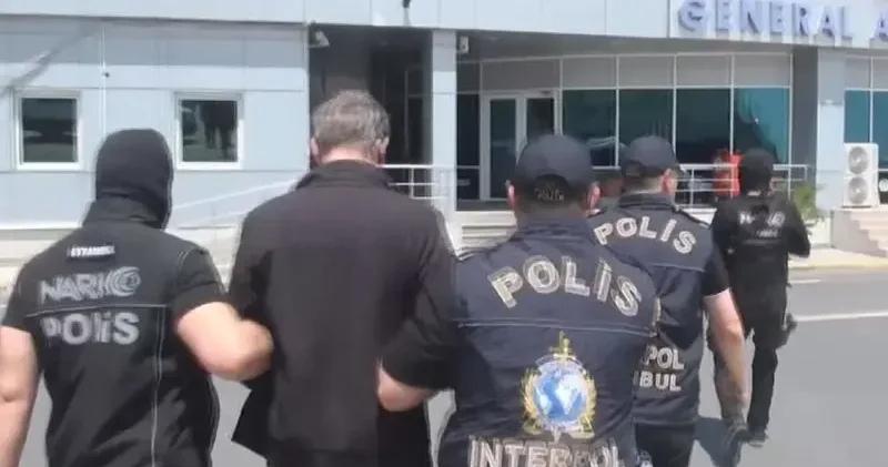 İstanbul da yakalanan uluslararası suç örgütü liderinin kardeşi Hollanda ya gönderildi