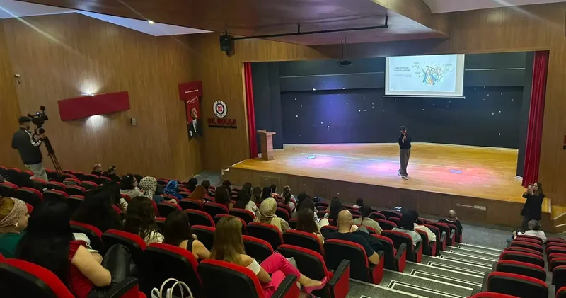 Öğretmenlere akran zorbalığıyla mücadele eğitimi