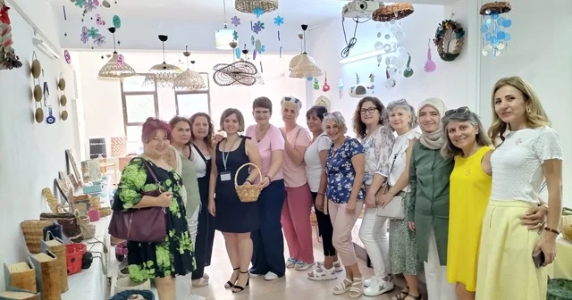 Köyceğiz de atık kağıtlar sanata dönüştü Muğla Haberleri