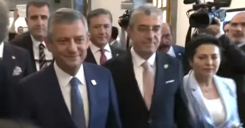 CHP de tartışma konusu olan grup toplantısı başladı! Özgür Özel konuşuyor