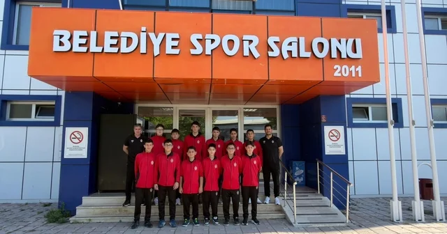 İnegöl Belediyespor Midi Erkekler Voleybol Takımı Türkiye Şampiyonasında Bursa Haberleri