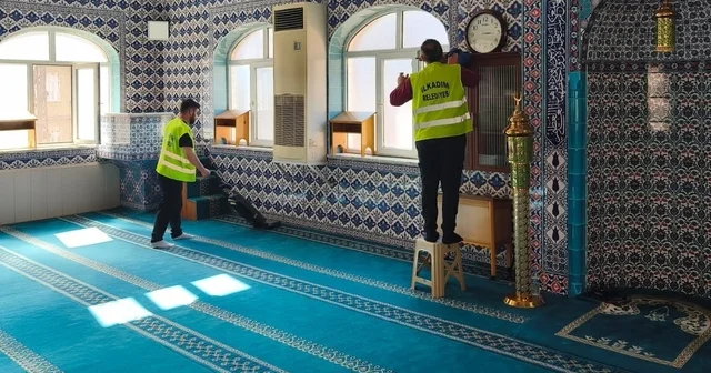 İlkadım ın ibadethanelerinde hijyen için yoğun mesai Samsun Haberleri Habertürk Yerel Haberler