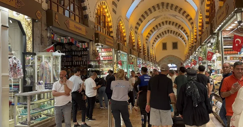 Mısır Çarşısı nda korkutan yangın!