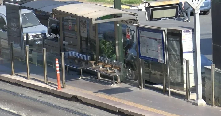 Tramvay seferlerinde aksama! Mithatpaşa Tramvay Durağı bir süre kapatıldı