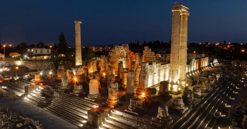 Apollon Tapınağı, gece müzeciliği ile ziyaretçilerini akşam da ağırlıyor