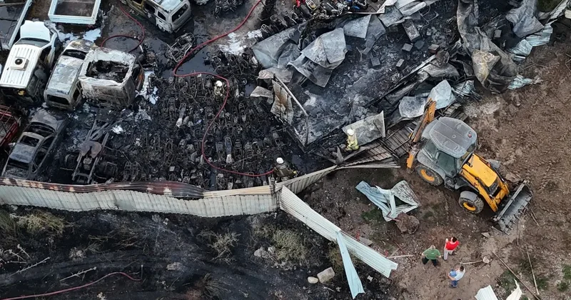 Yediemin otoparkında yangın: Çok sayıda motosiklet ve araç yandı