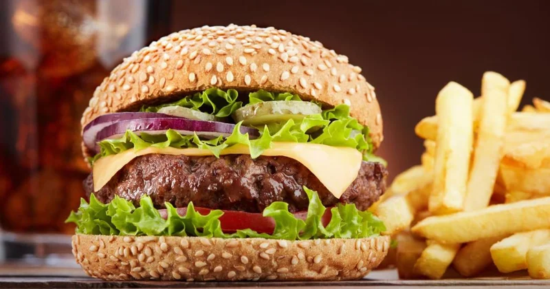 Hamburger yerken fark etmedi! Hayatı kabusa döndü