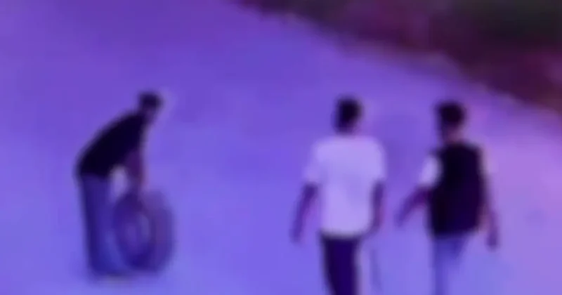 Gece yarısı aracın lastiği patlayınca başka aracın yedek lastiğini çaldılar: O anlar kamerada