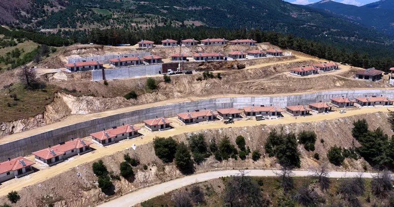 Bakan Kurum söz verdi, TOKİ 1 yılda bitirdi: Yangınının yaraları yöresel mimariyle sarıldı