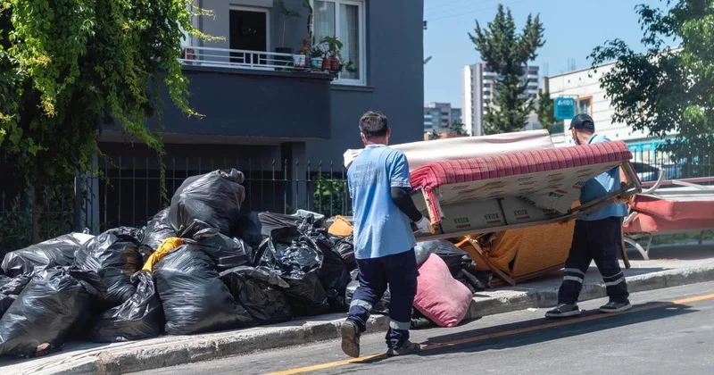 Mersin de evden 5 kamyon çöp çıktı