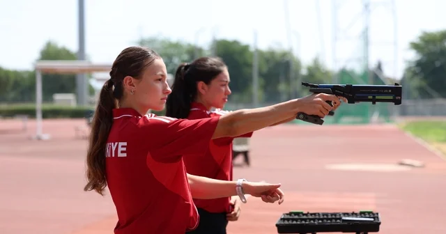 Modern Pentatlonda Osmangazi rüzgarı Avrupa da esecek Osmangazi Belediyespor un yıldızları Avrupa Şampiyonası nda Türkiye yi temsil edecek Bursa Haberleri Habertürk Yerel Haberler