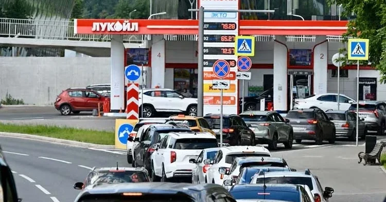 Ukrayna’dan Rusya’ya akaryakıt darbesi