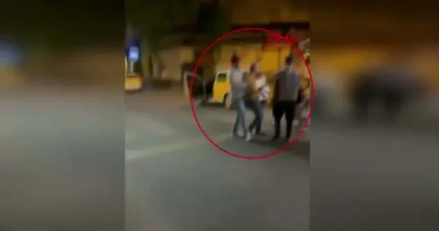 Taksicilerin durak anlaşmazlığı kavgası kamerada
