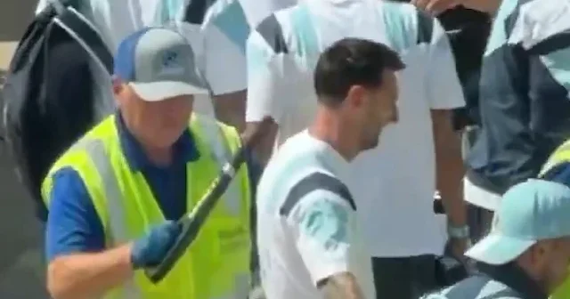 ABD nin aşağılayıcı prosedürüyle Lionel Messi de tanıştı: Dedektörle arama sırasında kahkahalara boğuldu VİDEO İZLE